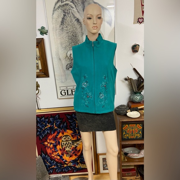 Turquoise Fleece Zip-up Vest with Embroidered Detail - Picture 3 of 11